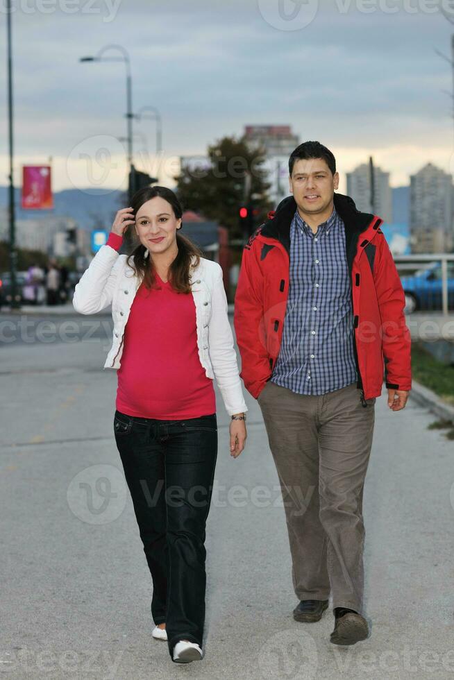 couple heureux en plein air photo