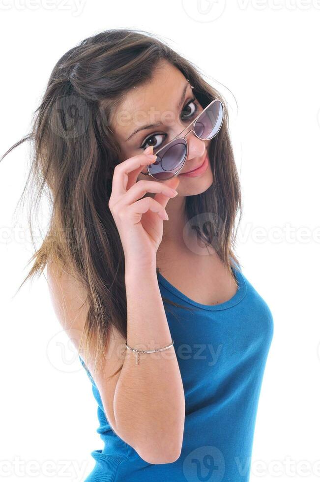 jeune femme avec des lunettes de soleil photo