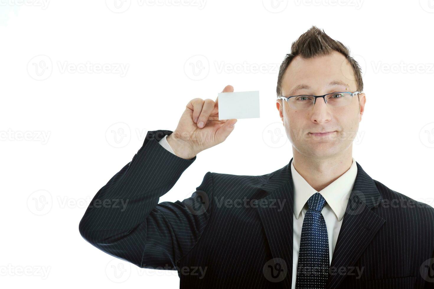 Jeune homme d'affaire avec vide blanc carte photo