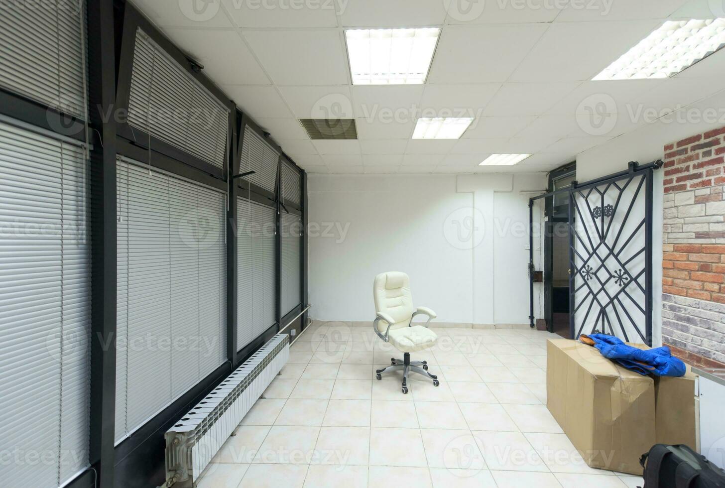 chaise de bureau blanche photo