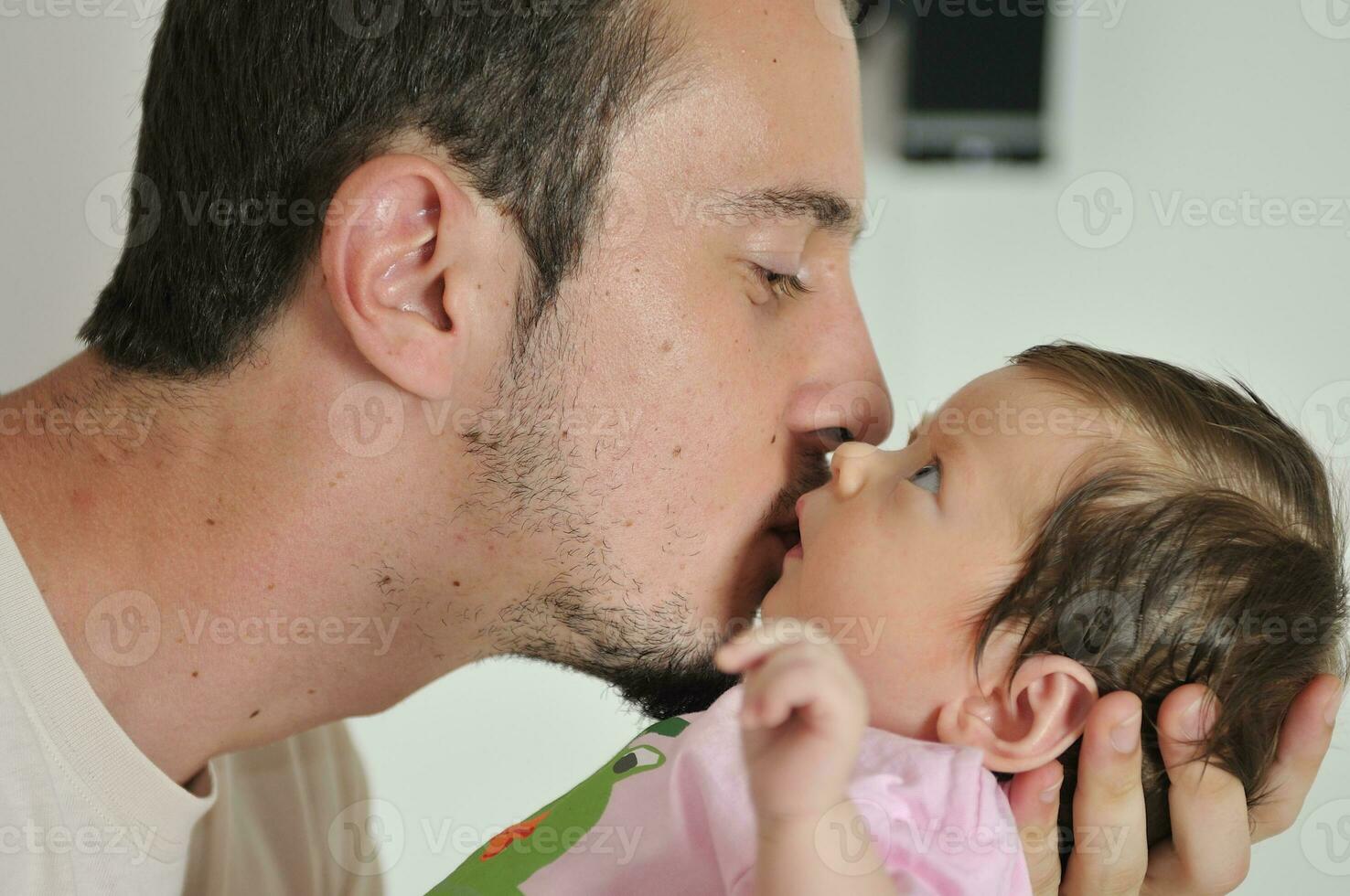 jeune famille heureuse photo