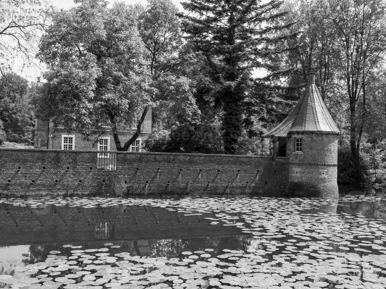 vieux château en westphalie photo