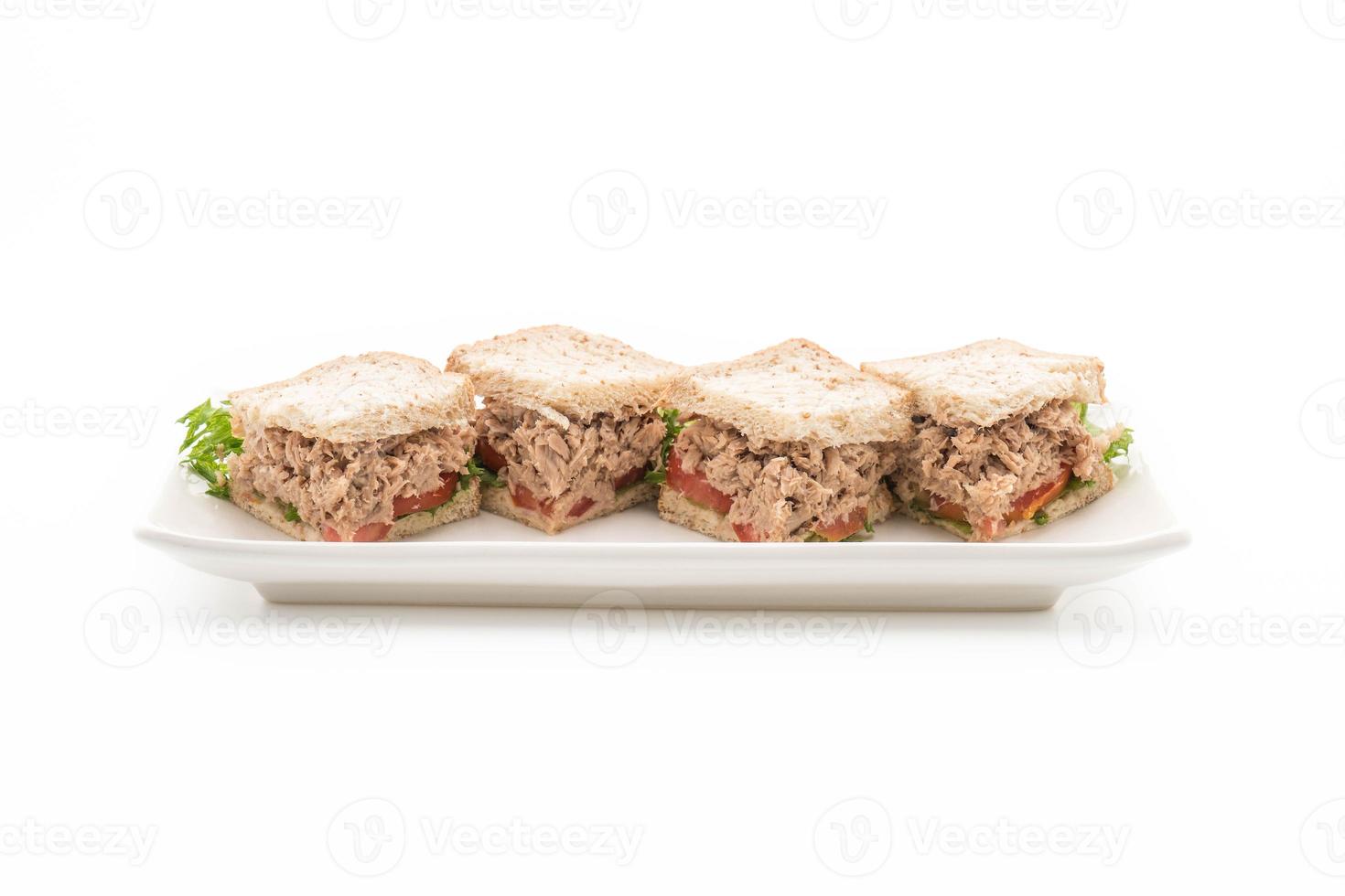 sandwich au thon sur fond blanc photo