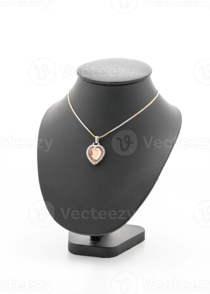 beau et collier de luxe avec collier de support de bijoux sur fond blanc photo