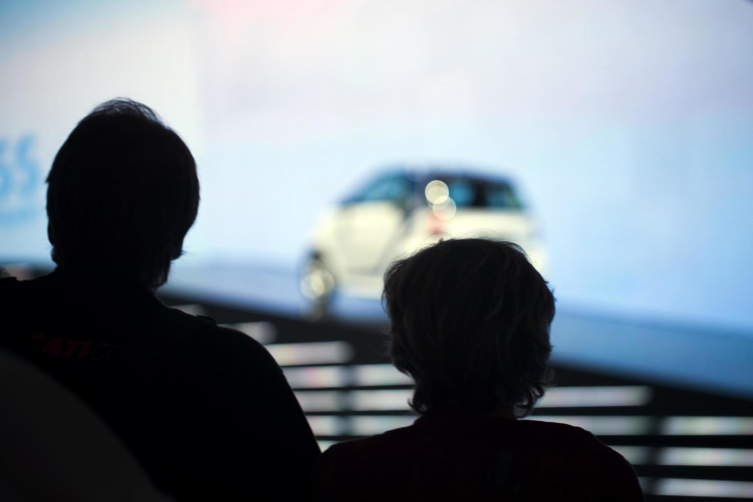 voitures de technologie moderne dans un salon équitable photo