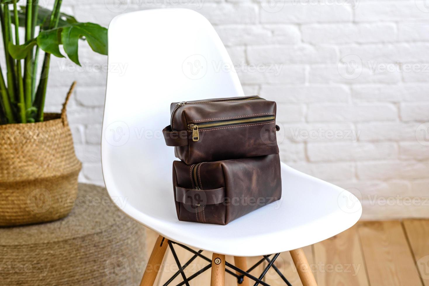 beau sac marron en cuir conçu pour divers articles photo