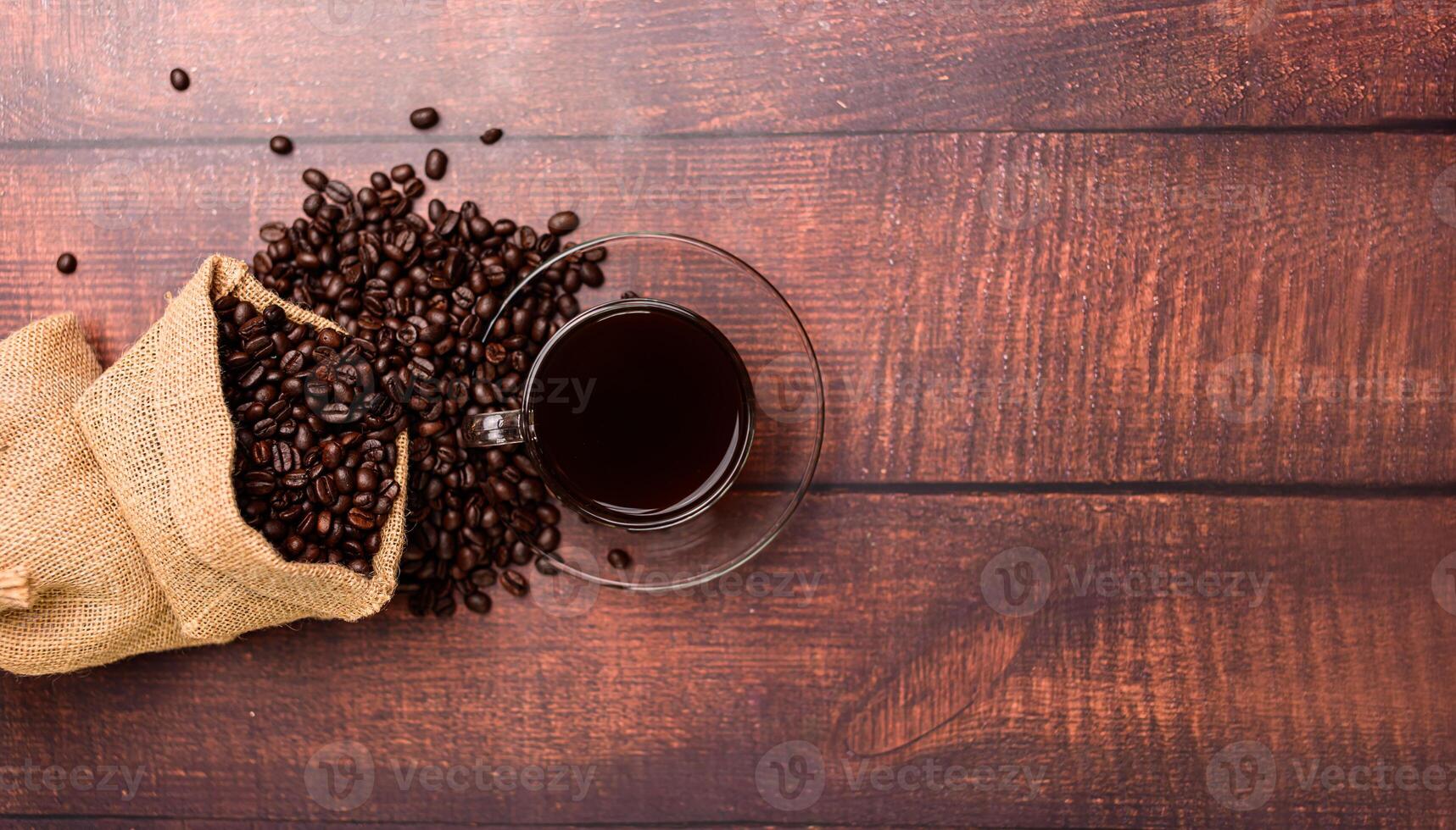 les tasses à café et les grains de café fournissent de l'énergie photo