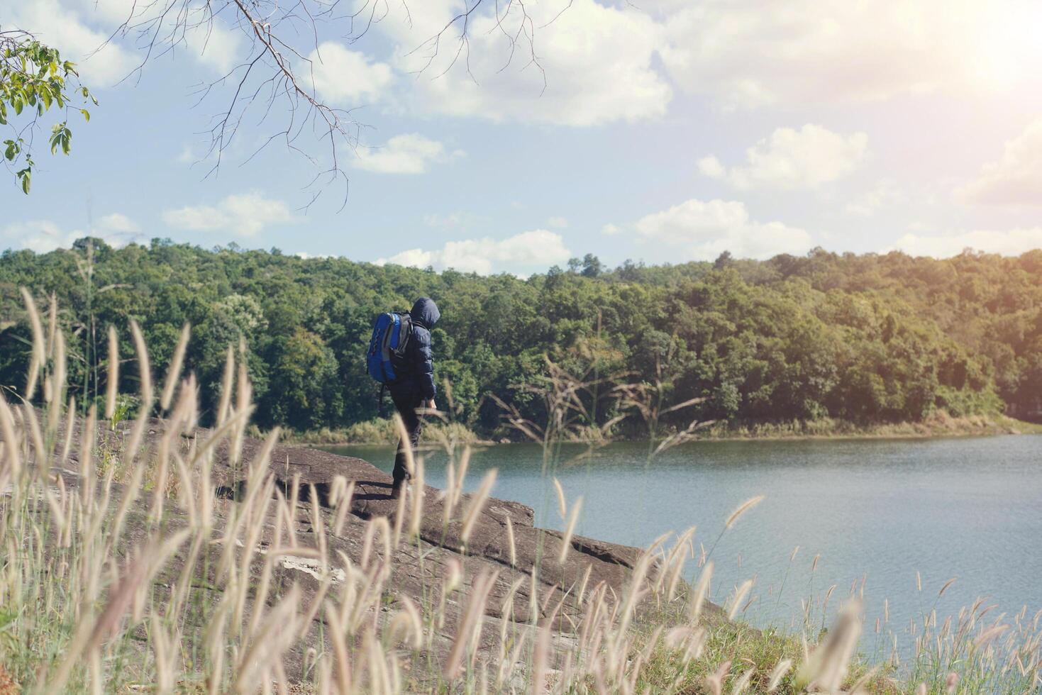 randonneur homme aventure en vacances. concept de tourisme de vacances. photo