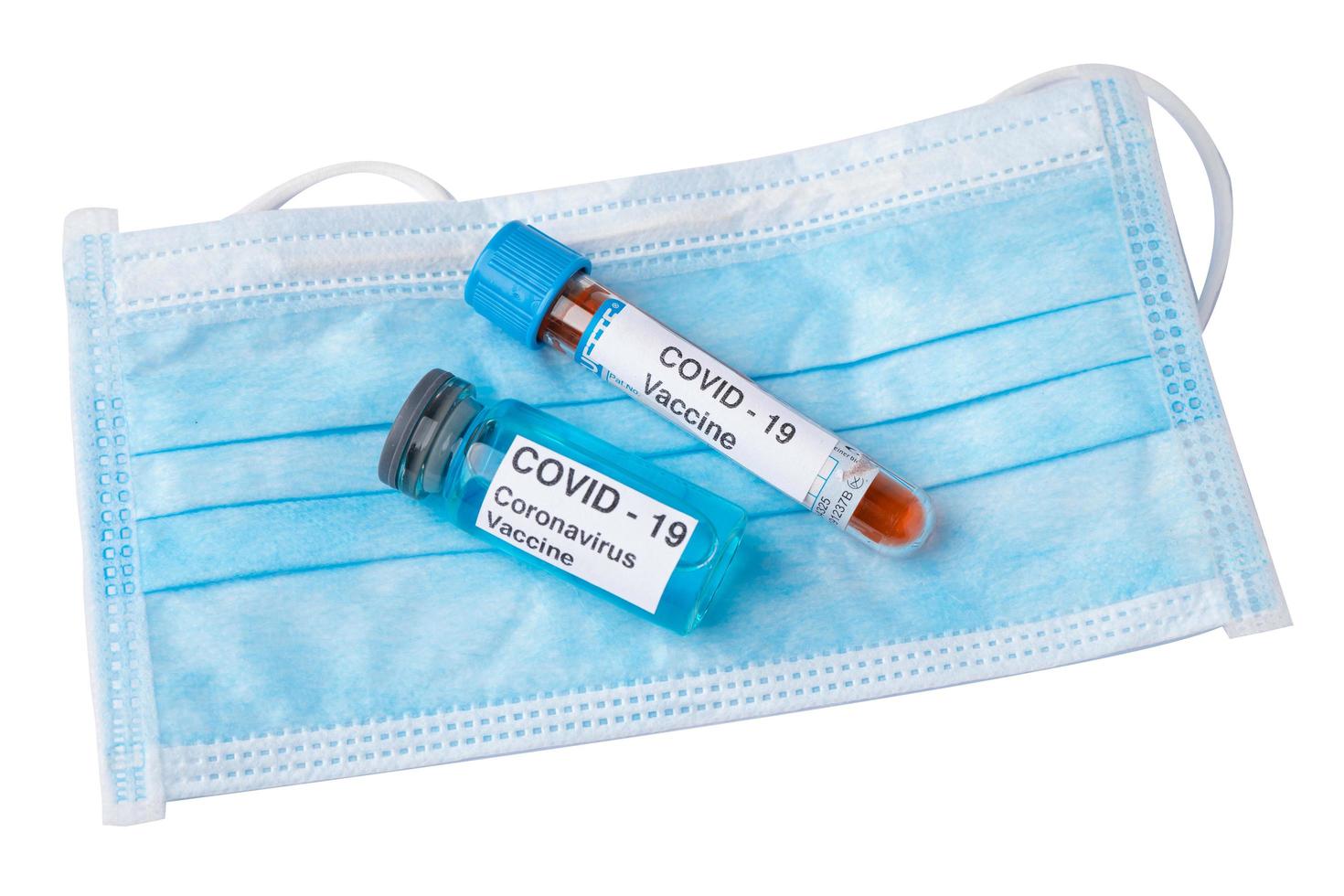 virus covid-19 ou vaccin contre le coronavirus sur masque. photo