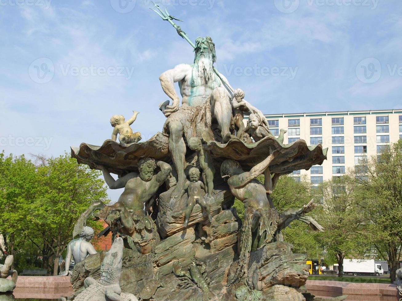 fontaine de neptunbrunnen à berlin photo