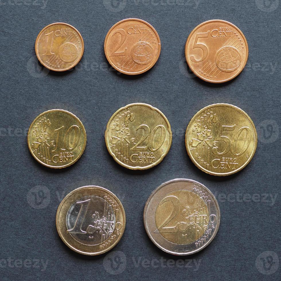 mise à plat des pièces en euros photo