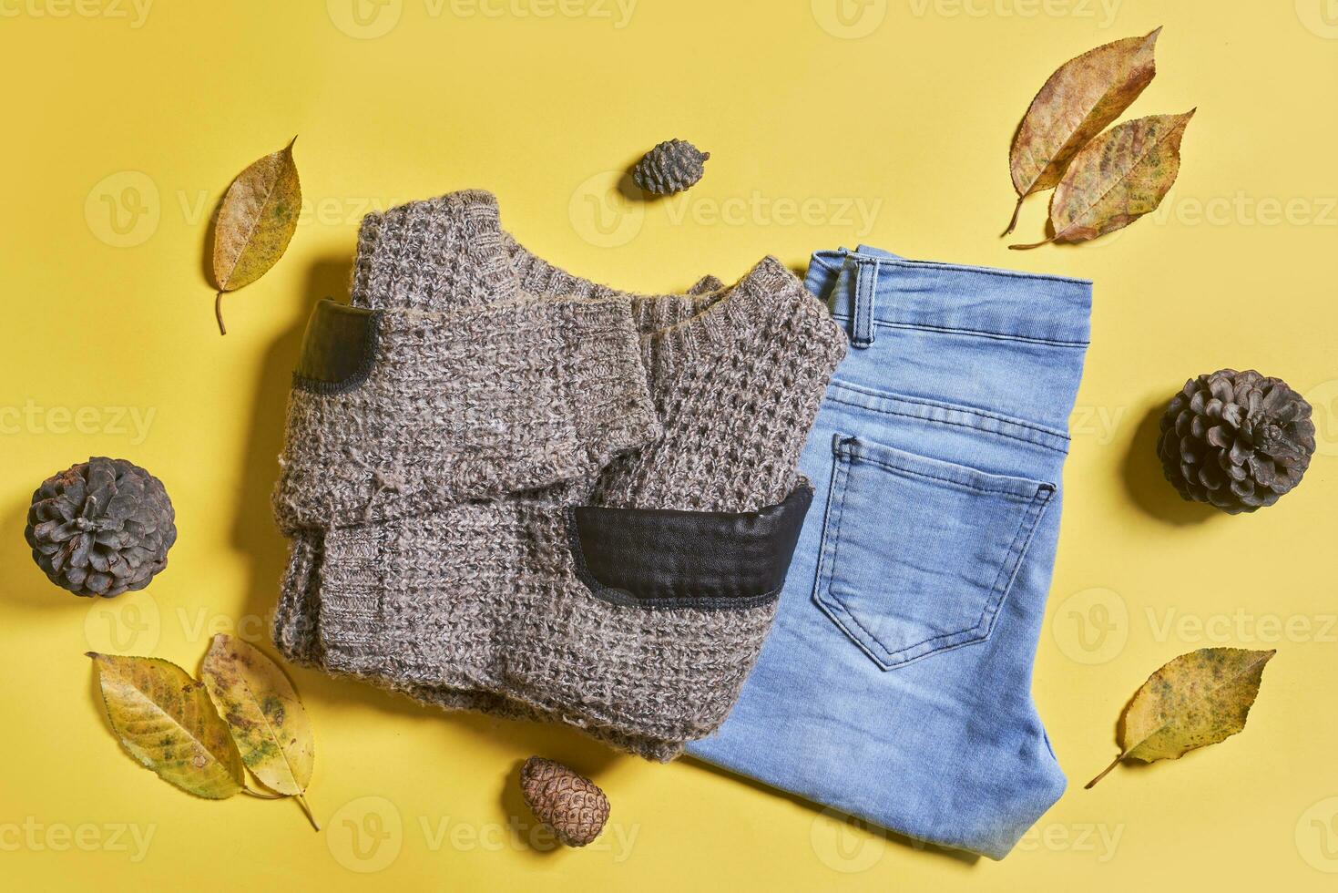 enfant l'automne porter vêtements sur Jaune photo