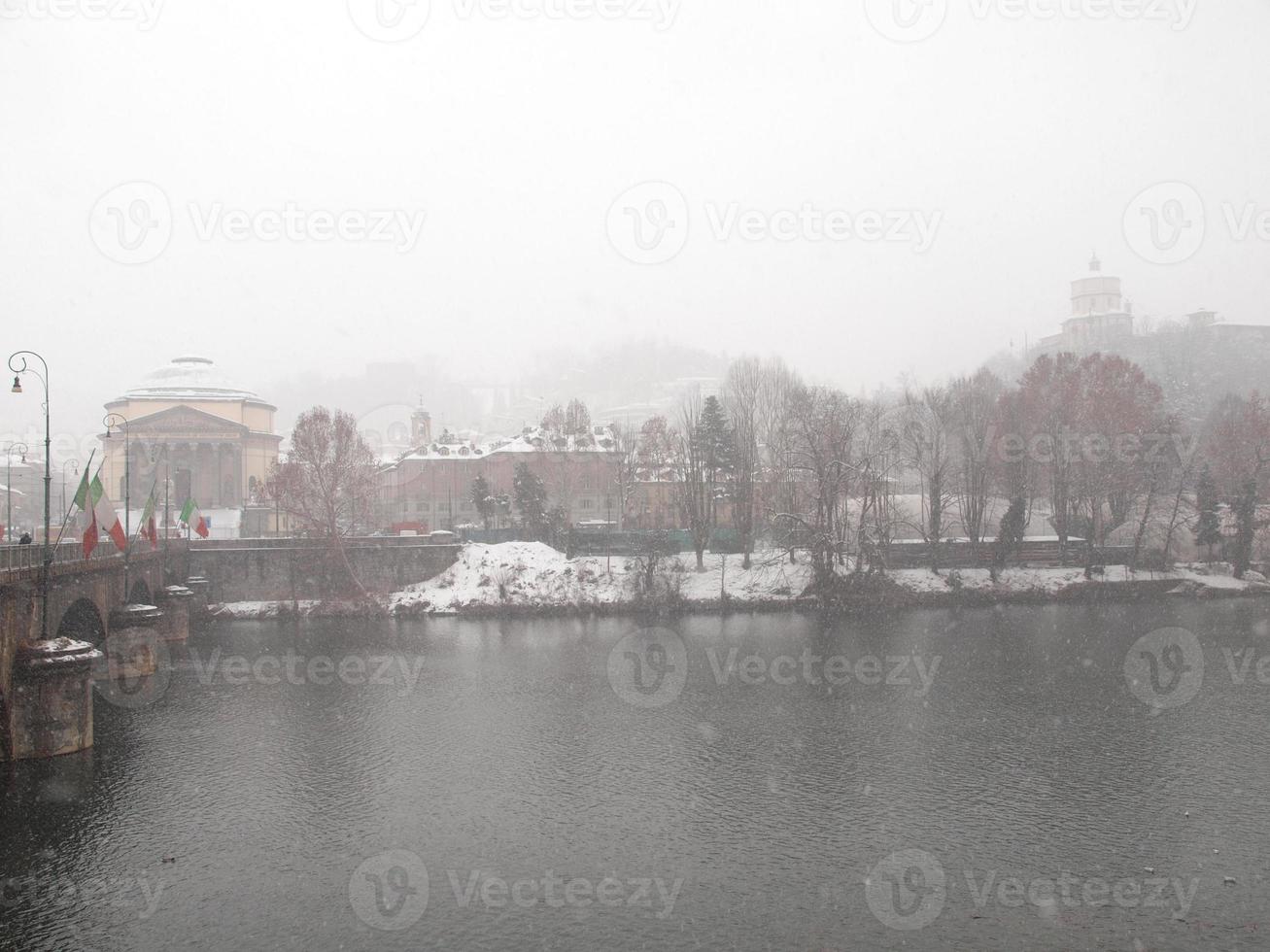 collines de Turin sous la neige photo