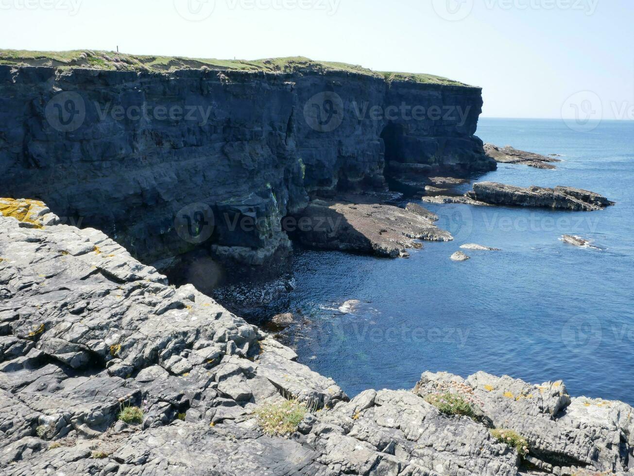 falaises et atlantique océan, rochers canyon et lagune, beauté dans la nature. vacances Voyage Contexte photo