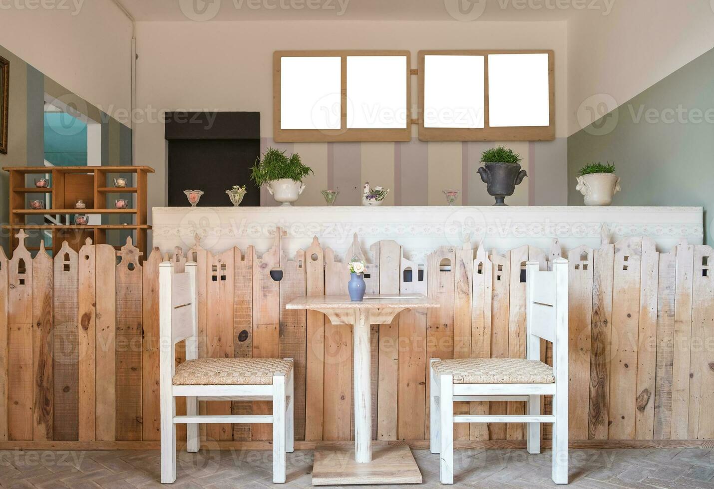 bar table avec chaise en bois décor ancien pièce photo