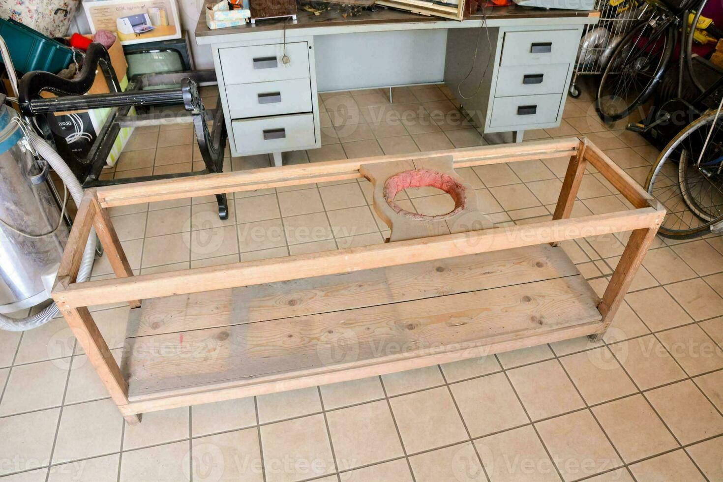 une table en bois photo