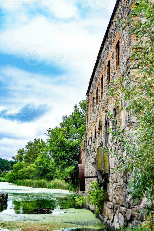 la photographie sur thème exceptionnel bâtiment magnifique brique vieux l'eau moulin photo