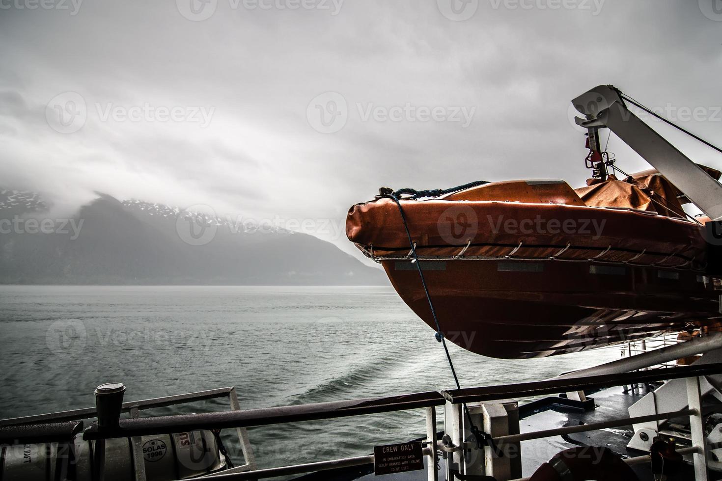 beau paysage de bateau de croisière en Alaska photo