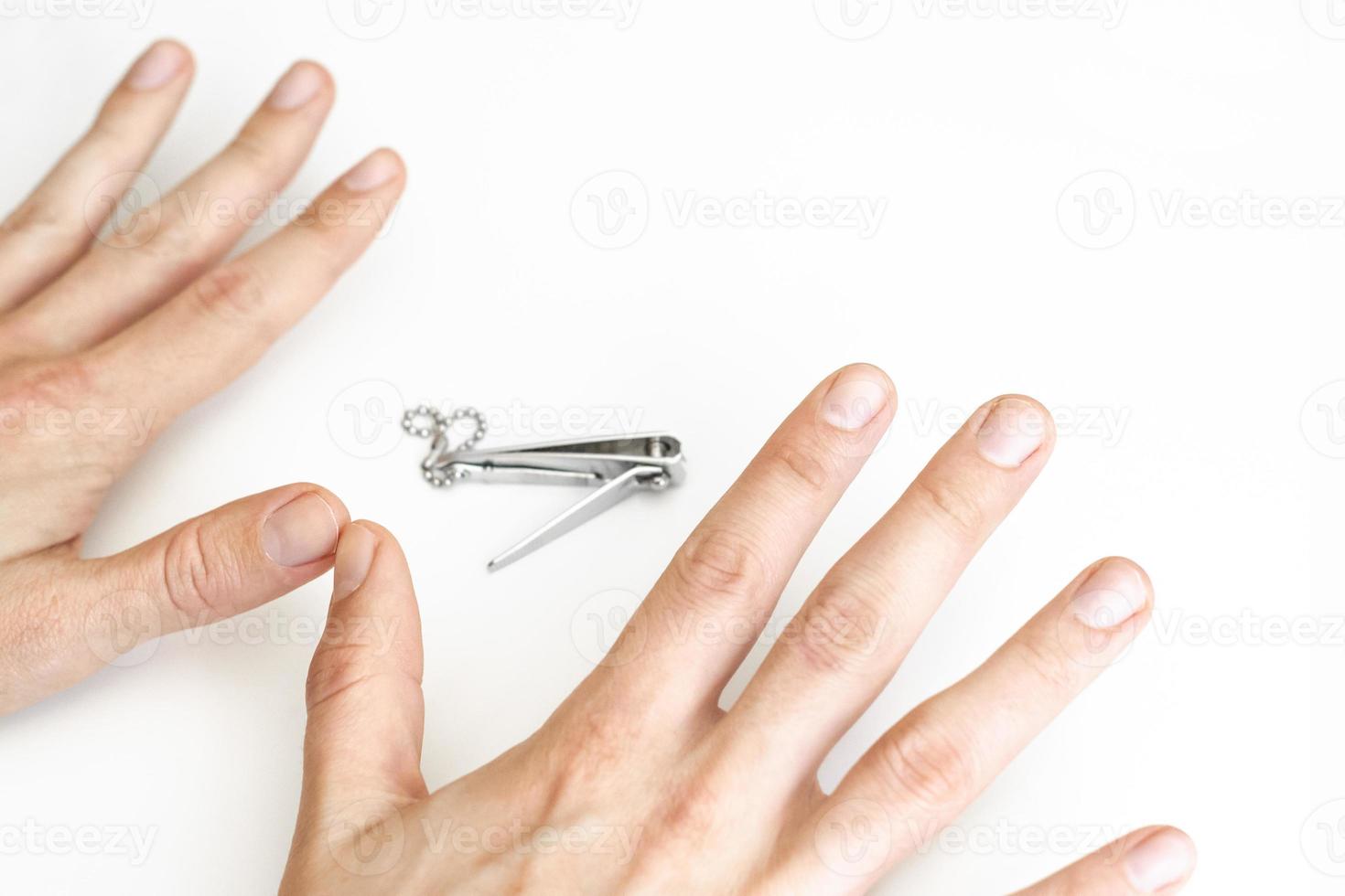 ongles coupés d'un jeune homme photo