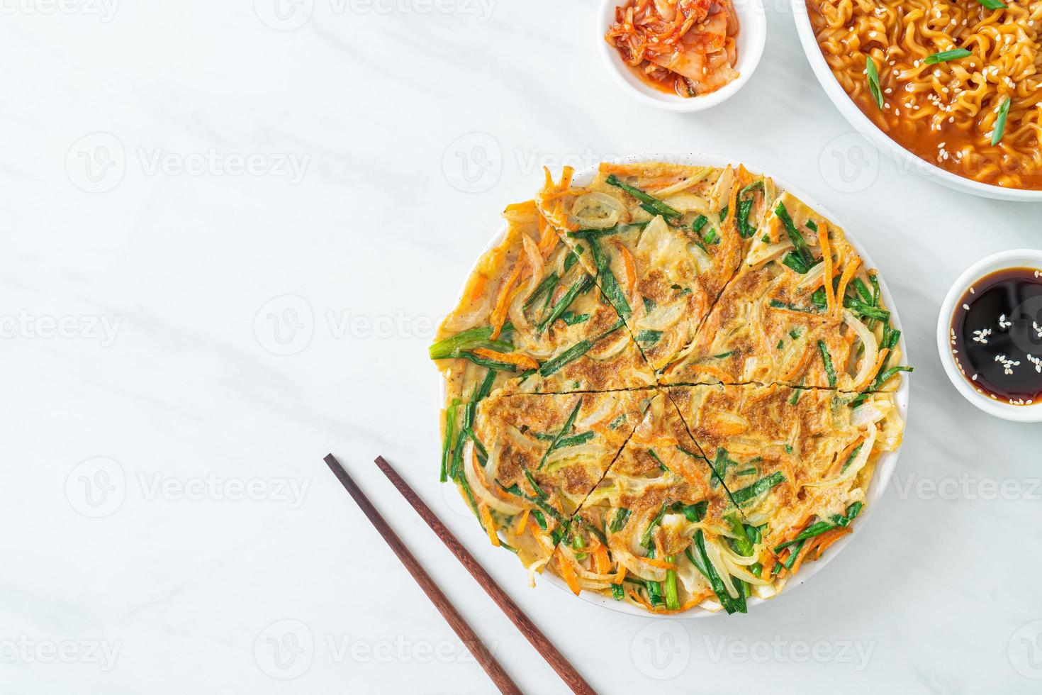 pajeon ou crêpe coréenne ou pizza coréenne photo