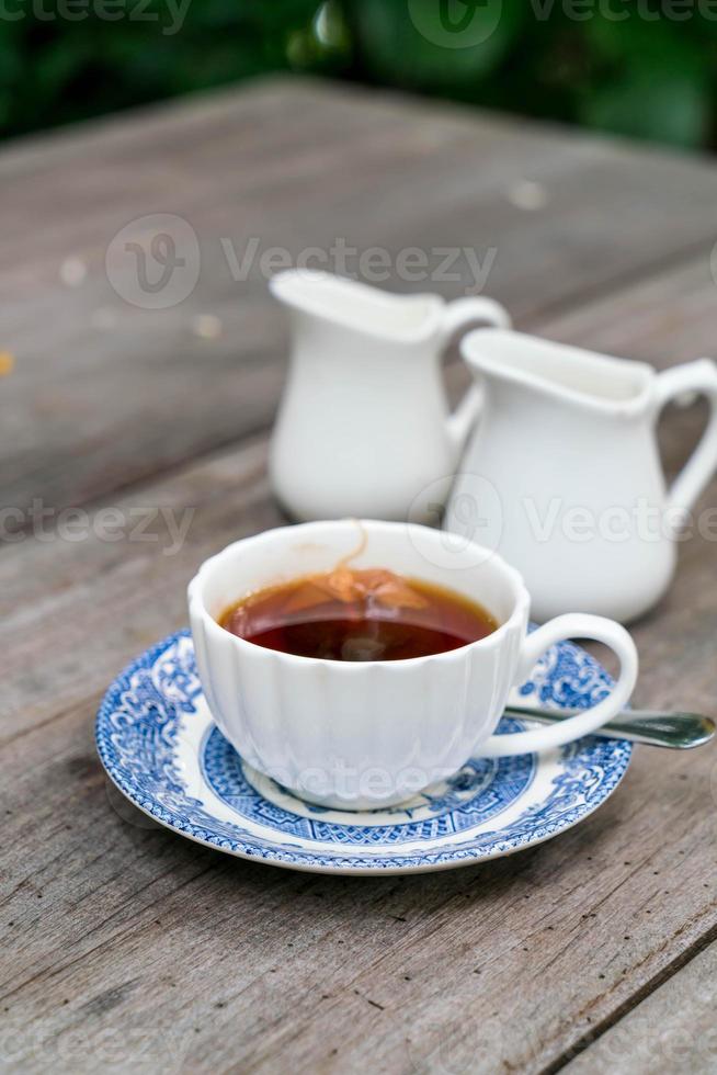 thé anglais sur la table en bois photo