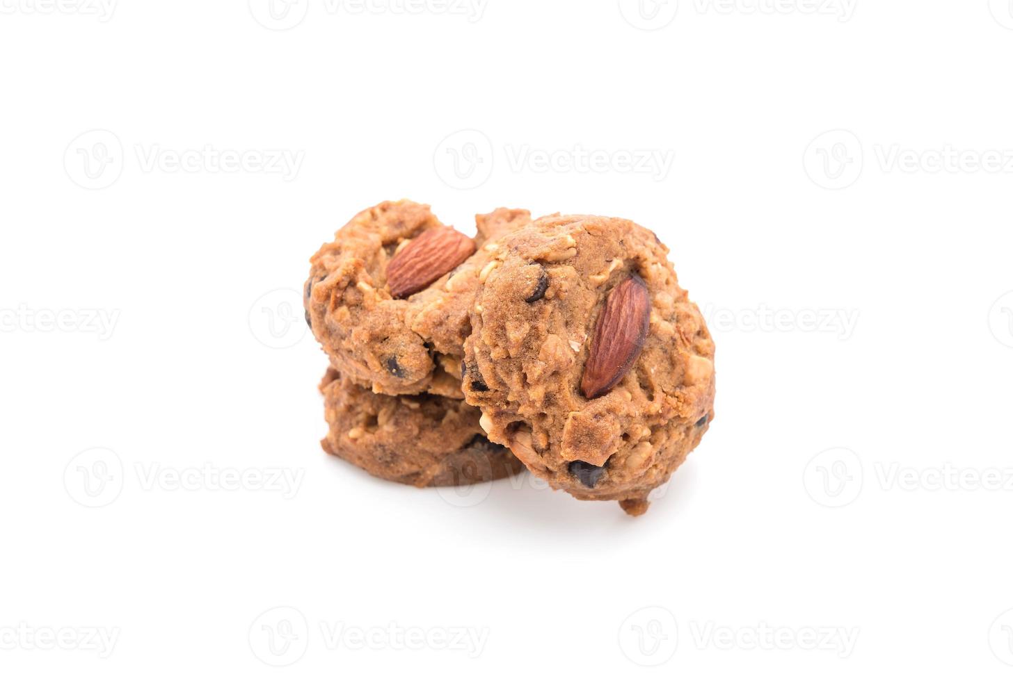 biscuits aux amandes sur fond blanc photo