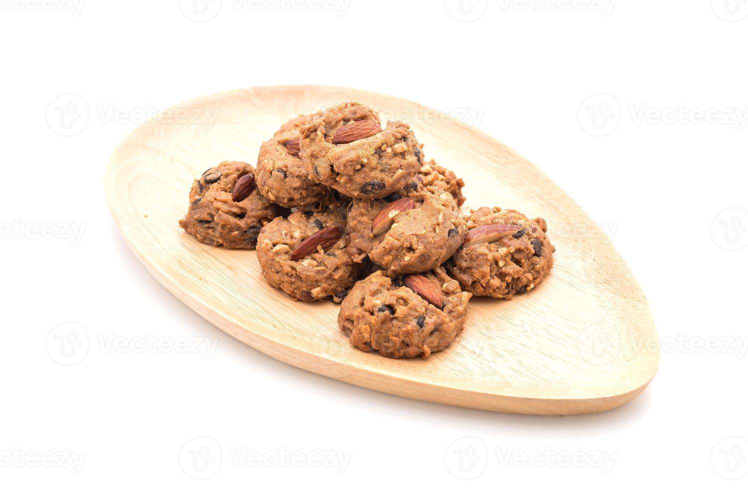 biscuits aux amandes sur fond blanc photo