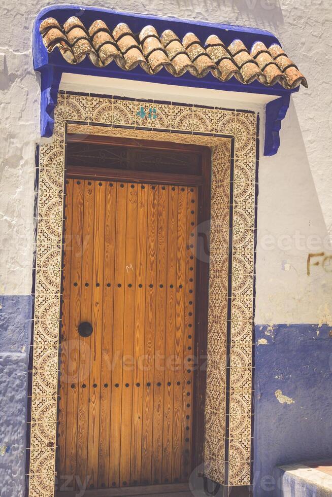 traditionnel marocain porte détail dans chefchaouen, Maroc, Afrique photo