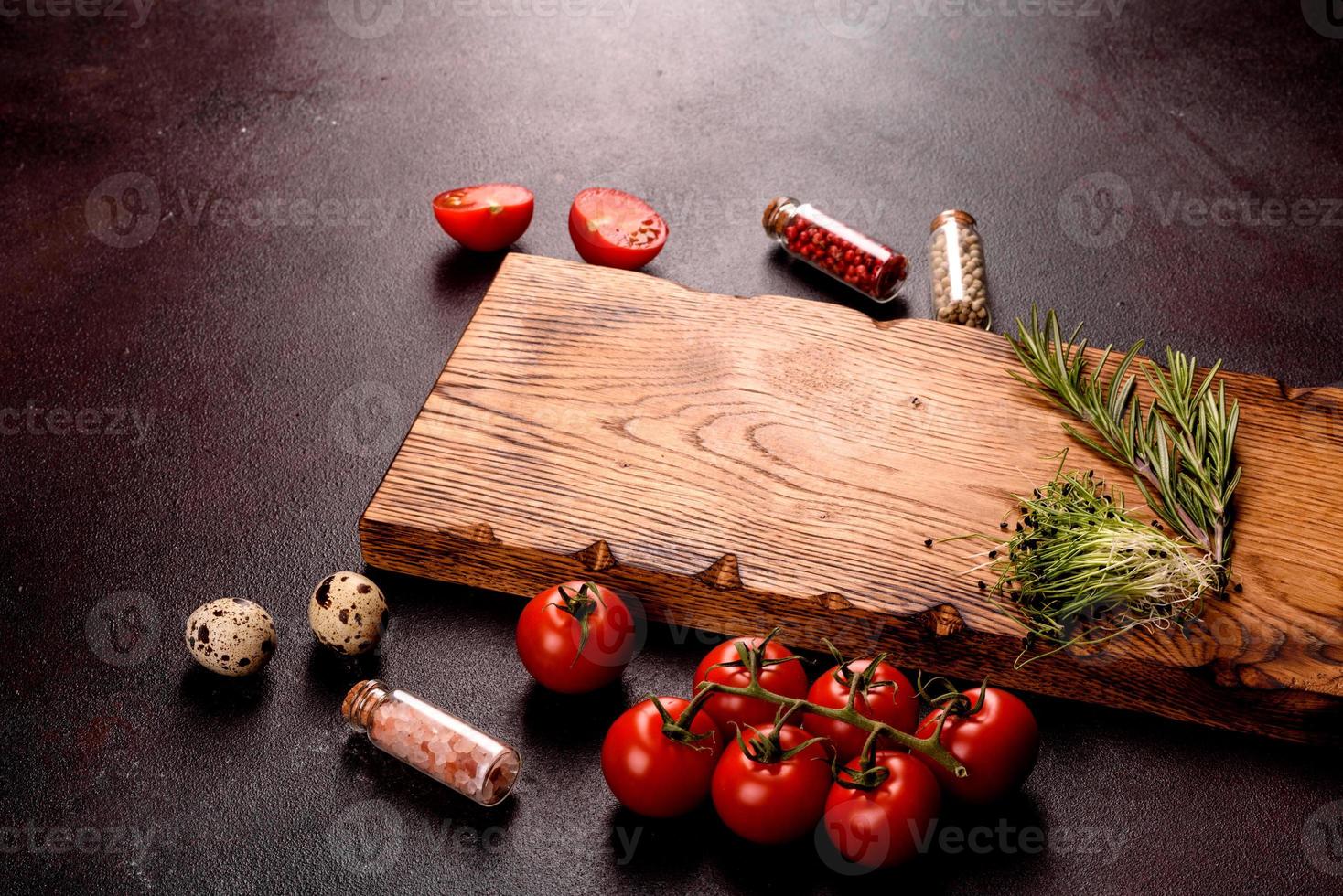 ingrédients pour la pâte de cuisson sur fond sombre photo