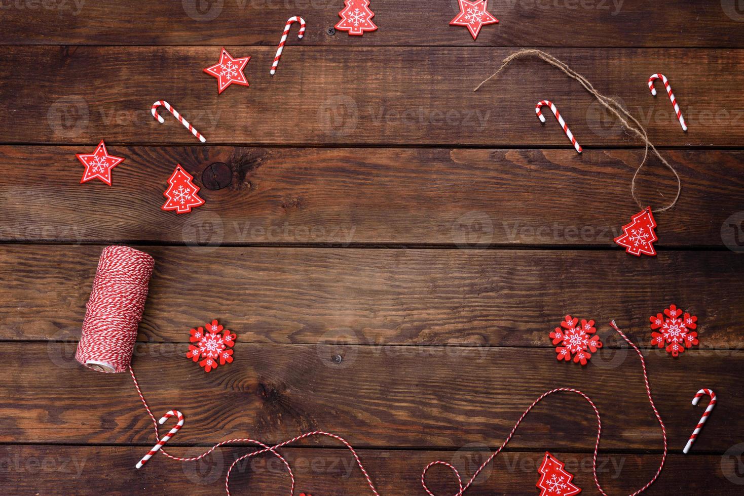 éléments de décoration de noël pour décorer l'arbre du nouvel an photo