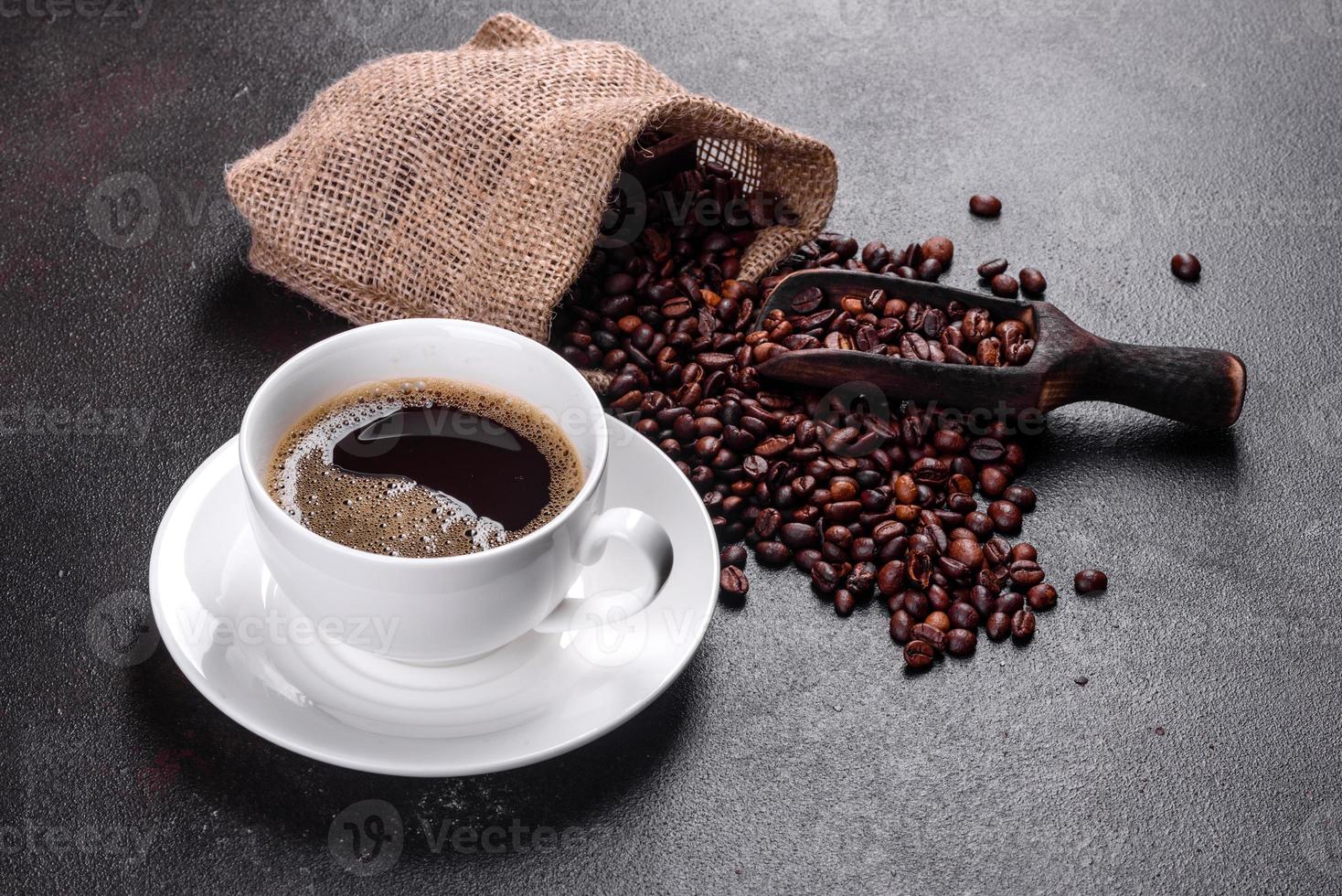 une tasse de café du matin parfumé et frais pour bien commencer la journée photo