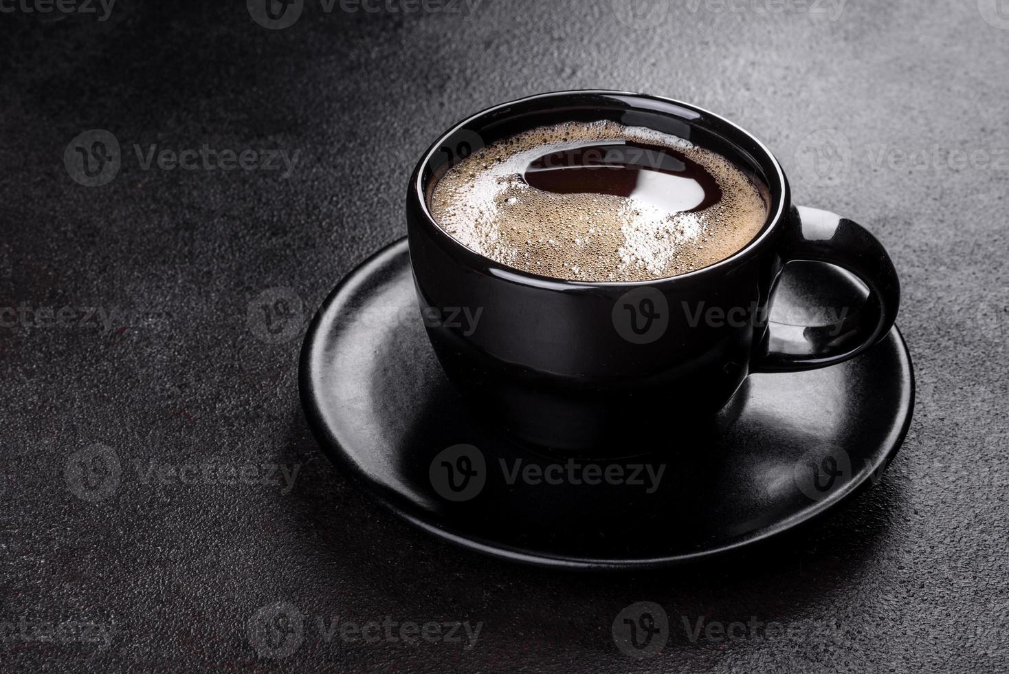 une tasse de café du matin parfumé et frais pour bien commencer la journée photo