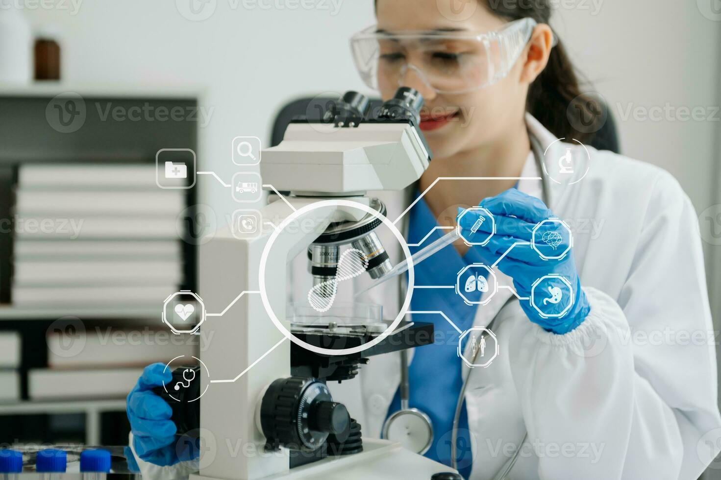 ADN molécule essai concepts. le médecin dans une masque examine ADN molécules sur le chimique laboratoire avec virtuel icône photo