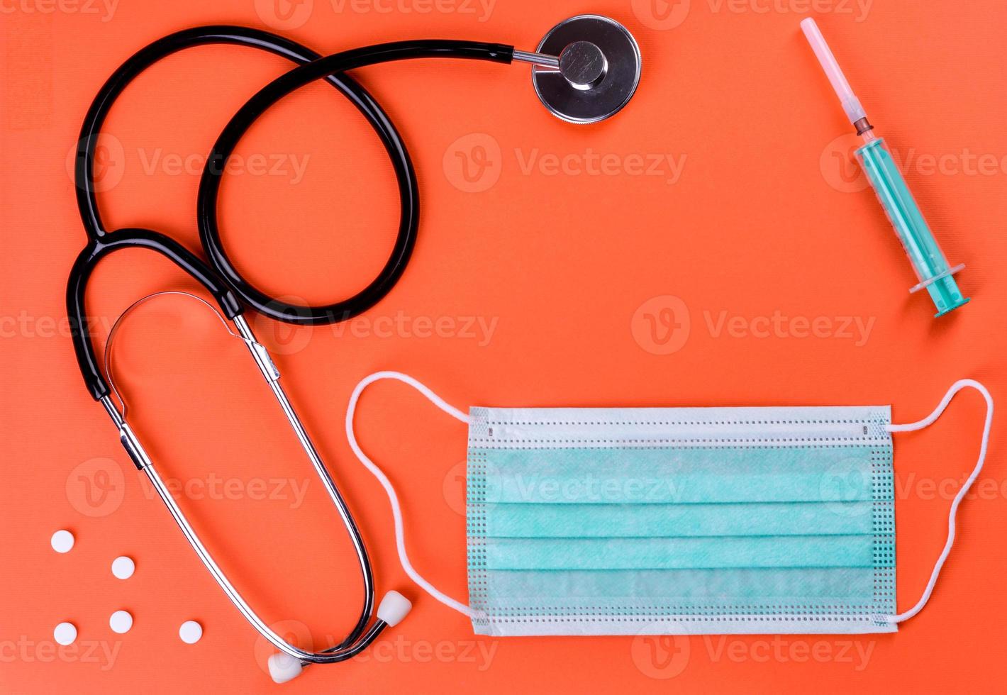 fournitures médicales sur un fond coloré comme attribut photo