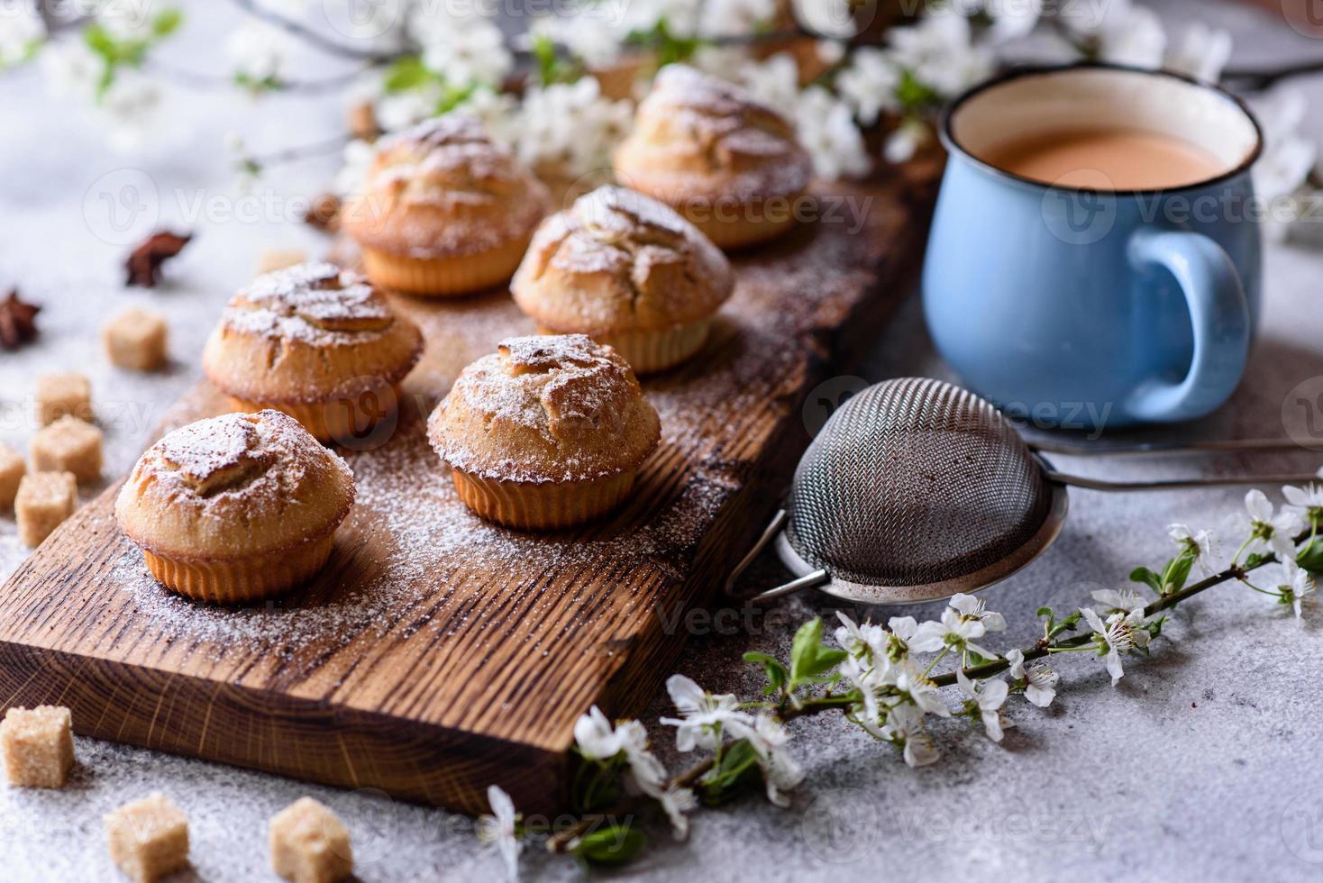 cupcakes frais de farine de riz avec banane et vanille photo