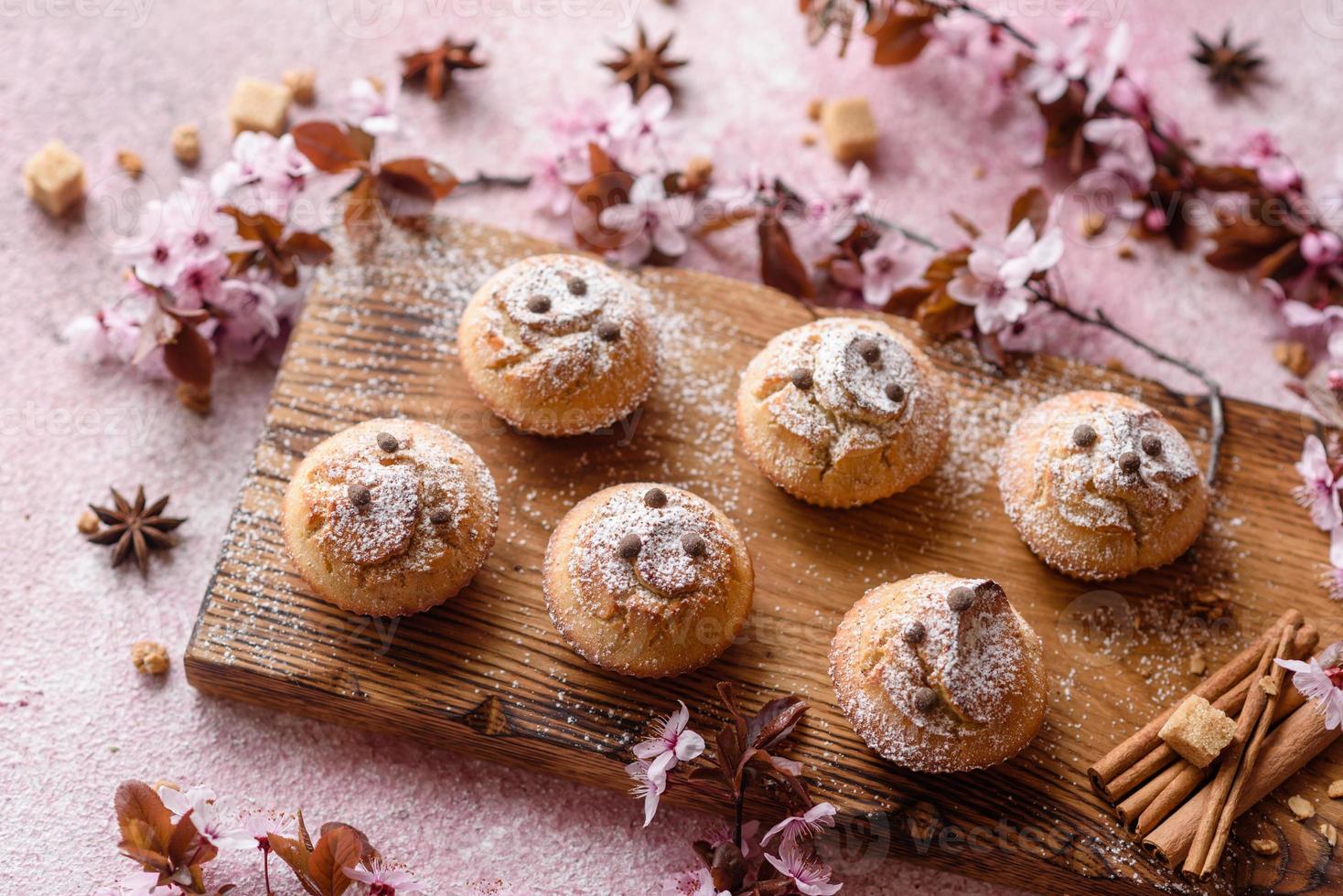 cupcakes frais de farine de riz avec banane et vanille photo