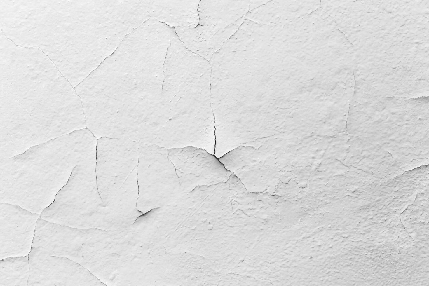 mur blanc avec des fissures photo