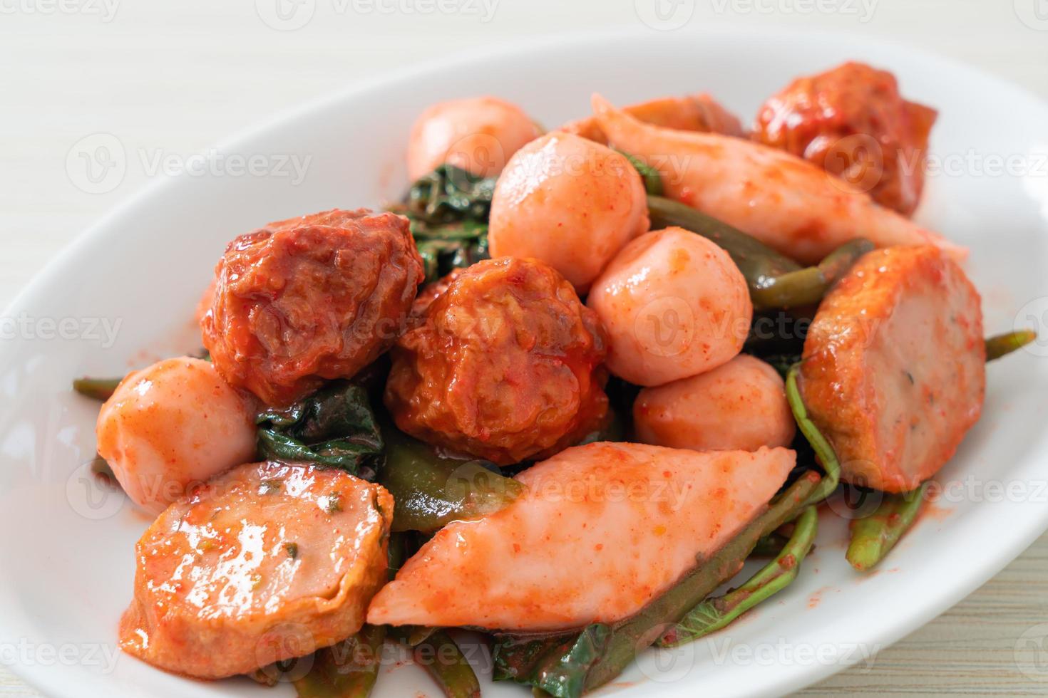 boulettes de poisson sautées à la sauce yentafo photo