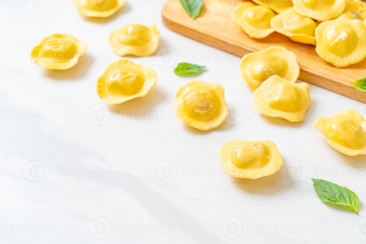 pâtes raviolis italiens traditionnels photo