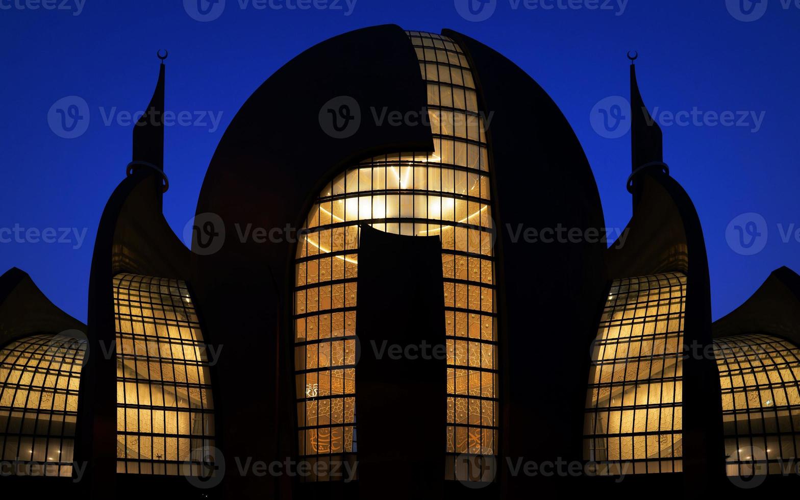 mosquée centrale de cologne ehrenfeld illuminée photo