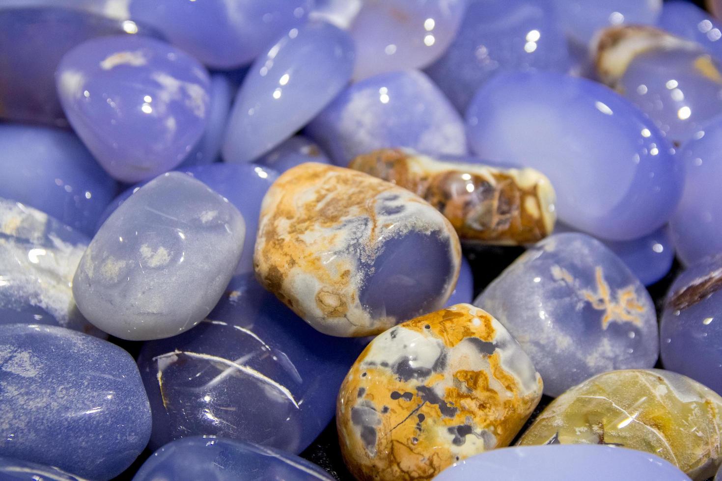 belle texture de pierres précieuses de labradorite colorées humides naturelles photo