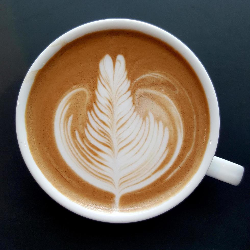 vue de dessus d'une tasse de café latte art. photo