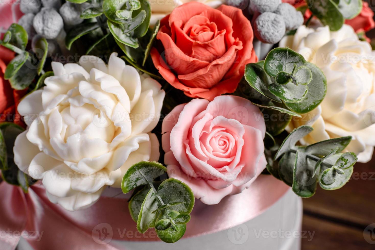 bouquet de belles fleurs roses lumineuses photo