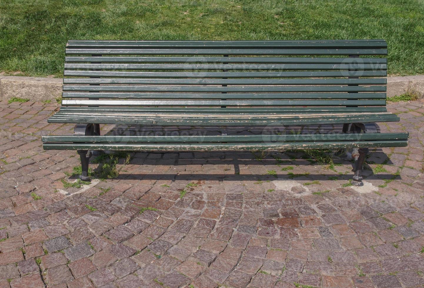 banc en bois dans le parc photo