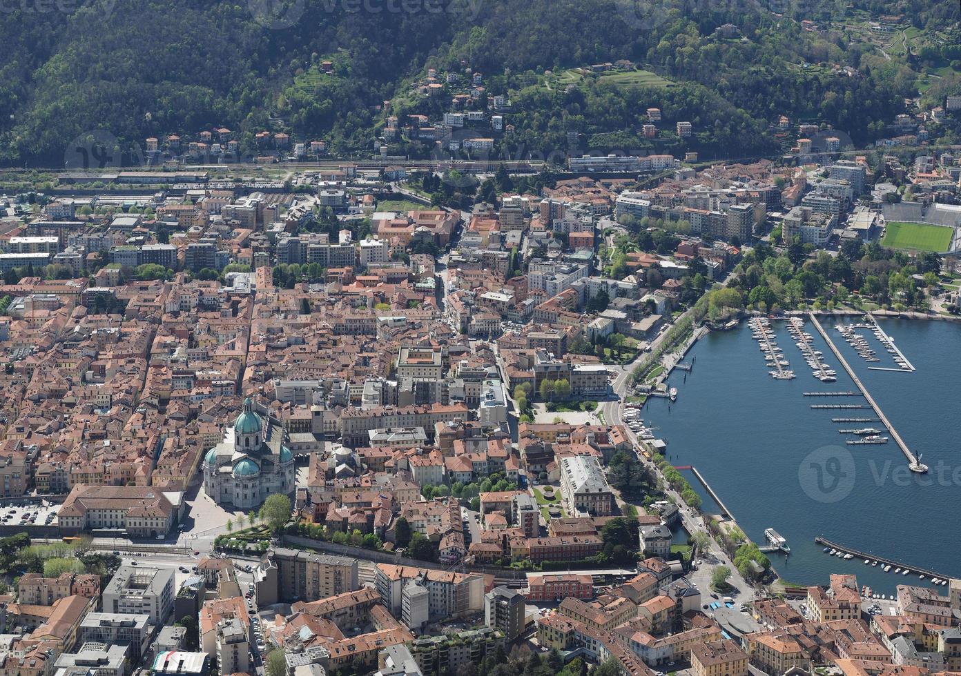 vue sur la ville de côme et le lac photo