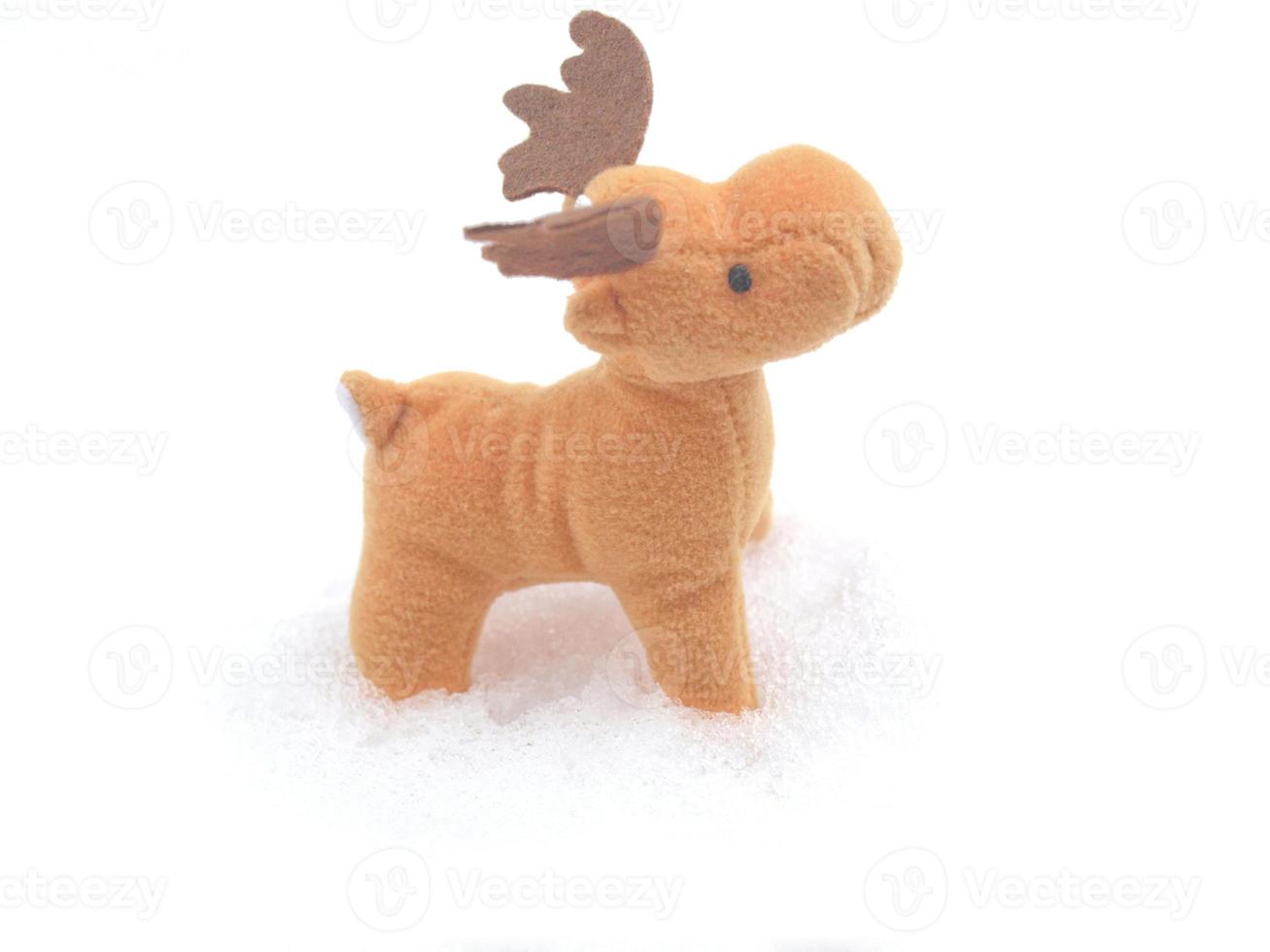 cerf jouet sur neige photo