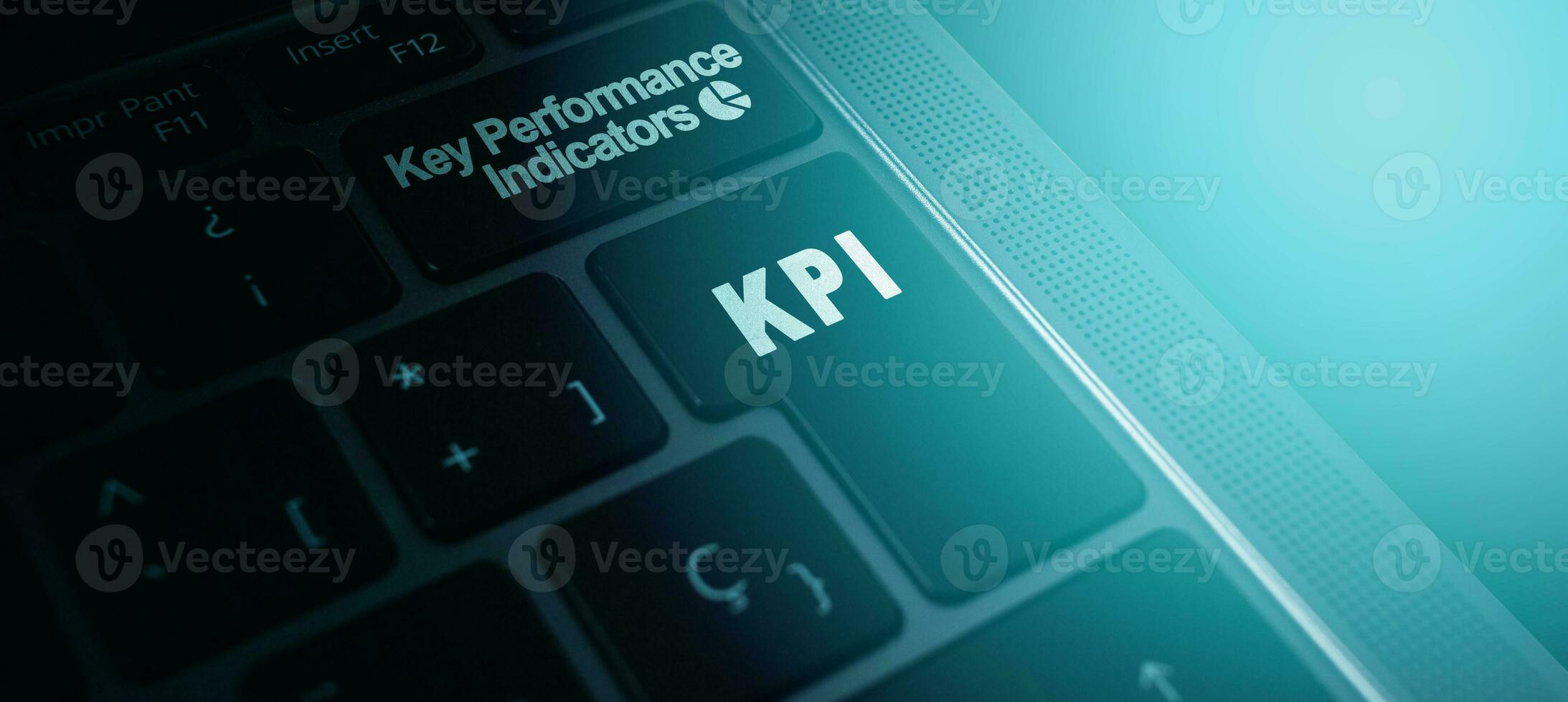 proche en haut de ordinateur clavier avec kpi texte sur bouton. clé performance indicateurs. commercialisation métrique et la mesure. photo