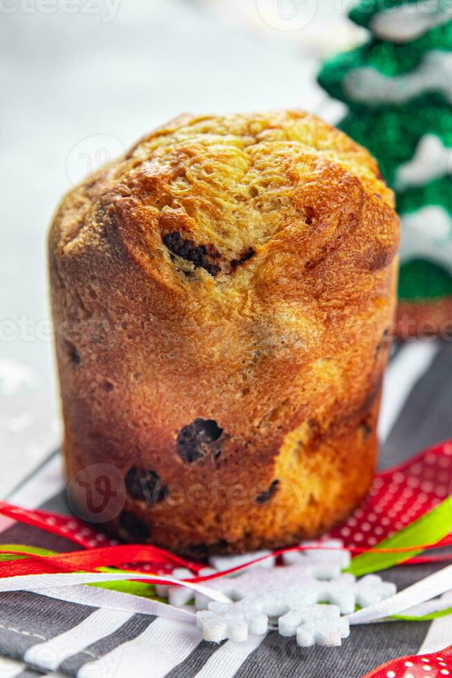 panettone Noël cuisson sucré Pâtisserie séché des fruits Chocolat Noël sucré dessert vacances traiter Nouveau année fête repas nourriture casse-croûte sur le table copie espace nourriture Contexte rustique Haut vue photo