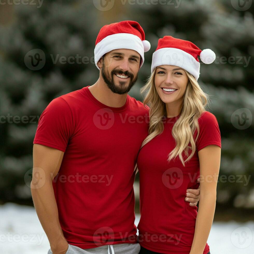 ai généré une magnifique couple, tous les deux sont portant rouge t-shirts et Père Noël Noël Chapeaux photo