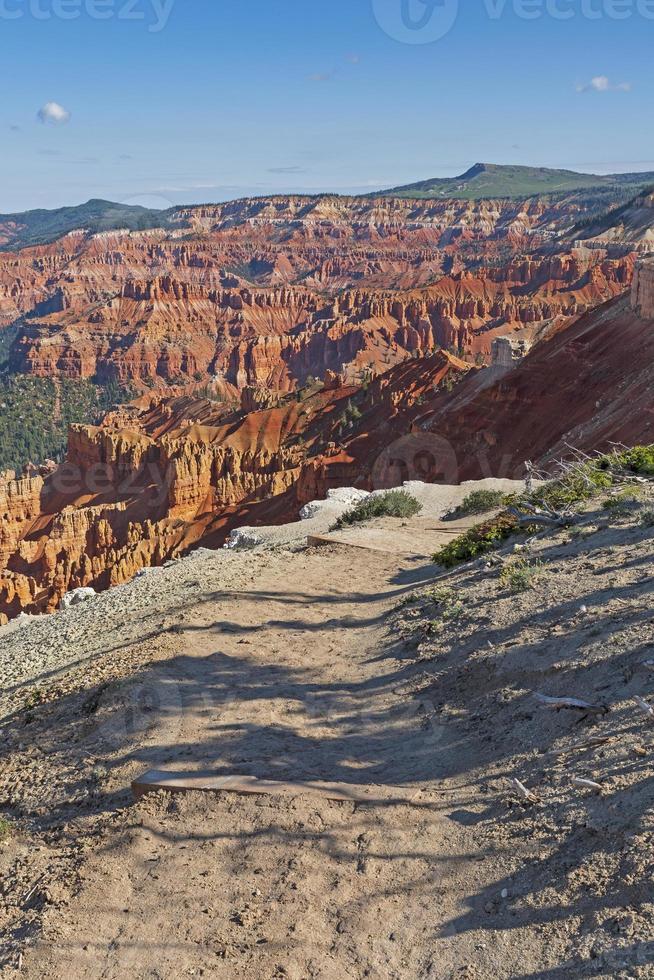 vue sur le canyon depuis un sentier de l'arrière-pays photo